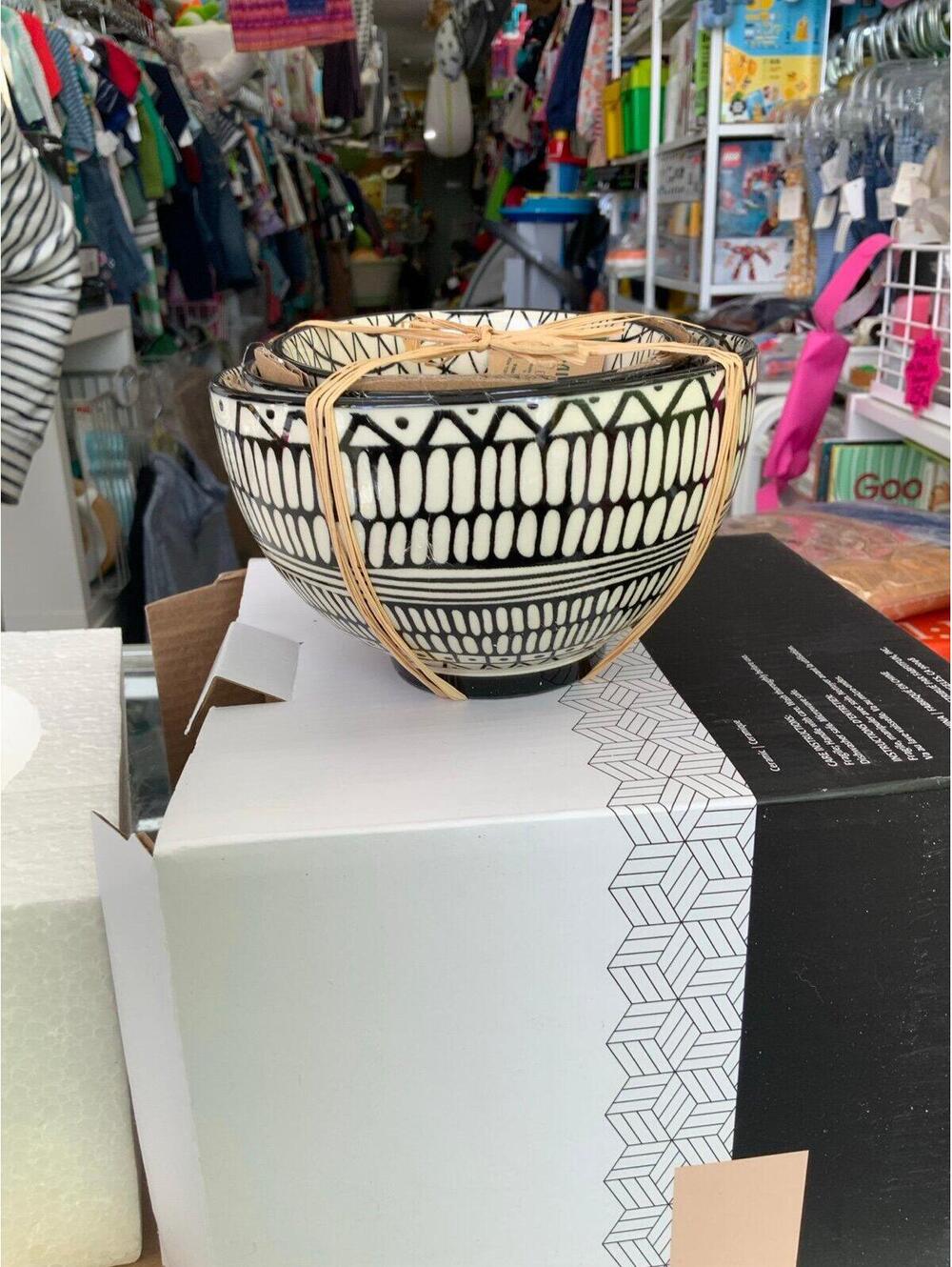 Short stories black and white Geo three-piece nesting bowl set
